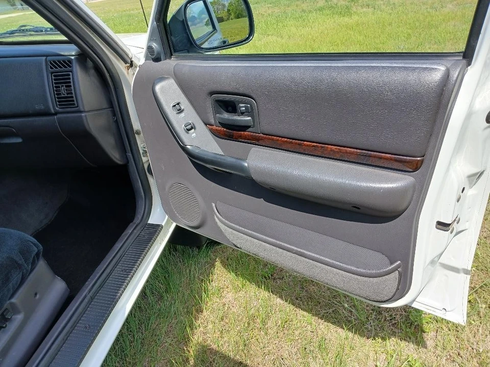 2001 Jeep XJ Cherokee - Image 17 of 21