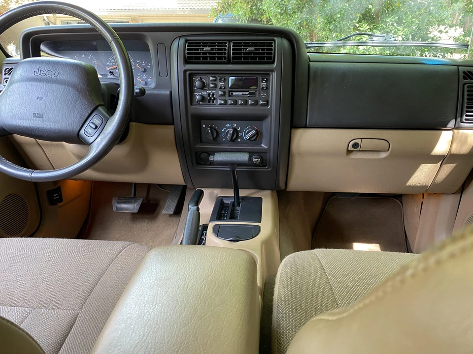 2001 Jeep XJ Cherokee - Image 26 of 31