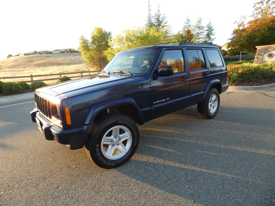 2001 Jeep XJ Cherokee - Image 2 of 31