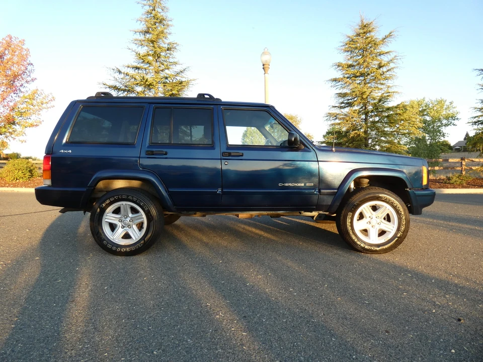 2001 Jeep XJ Cherokee - Image 15 of 31