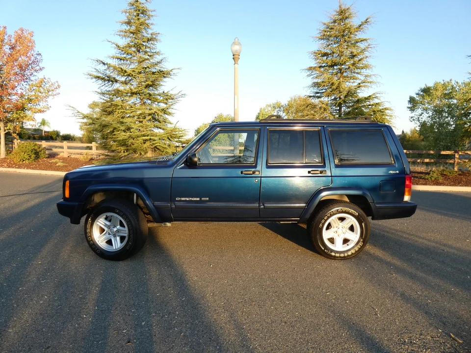 2001 Jeep XJ Cherokee - Image 26 of 31