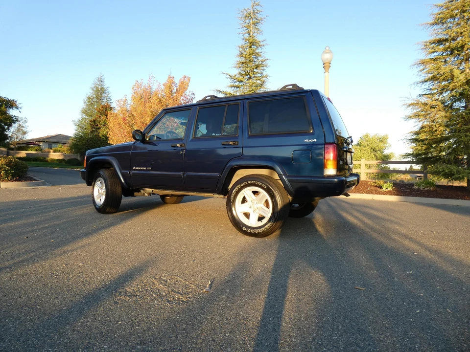 2001 Jeep XJ Cherokee - Image 25 of 31