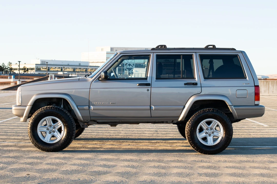 2001 Jeep XJ Cherokee - Image 3 of 31