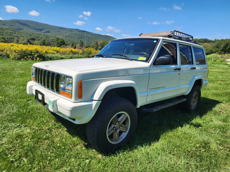 2001 Jeep XJ Cherokee - Image 2 of 31