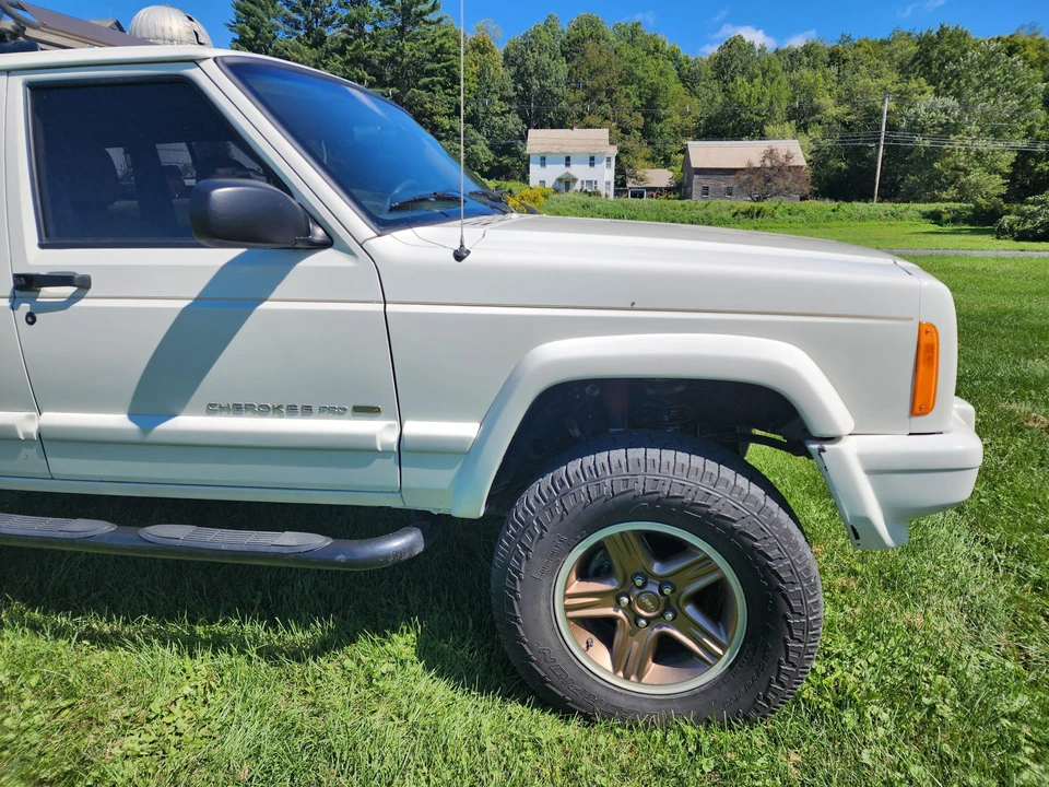 2001 Jeep XJ Cherokee - Image 21 of 31
