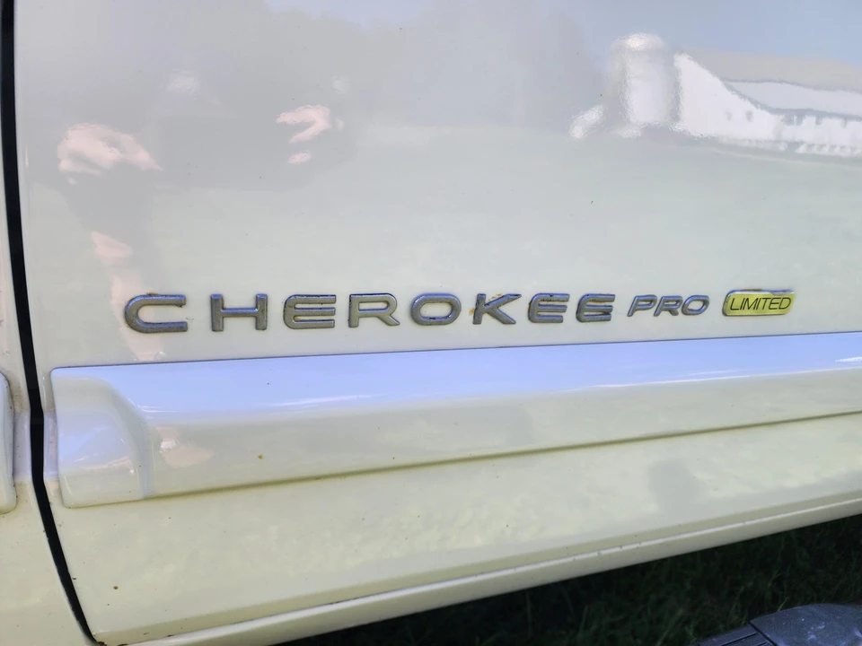 2001 Jeep XJ Cherokee - Image 27 of 31