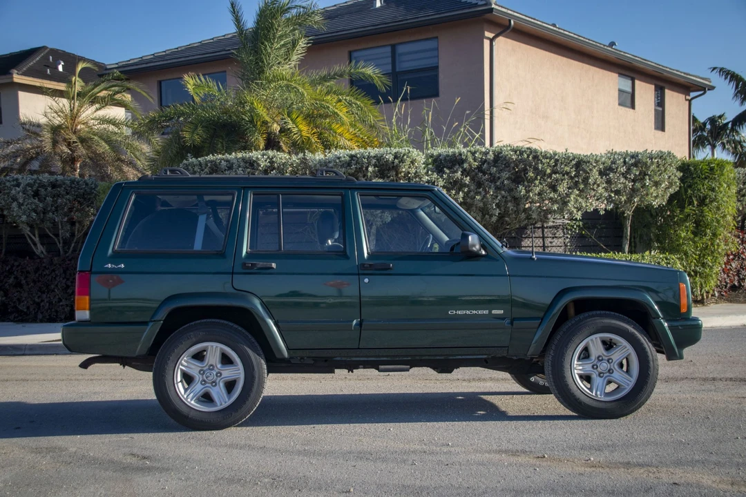 2001 Jeep XJ Cherokee - Image 13 of 31