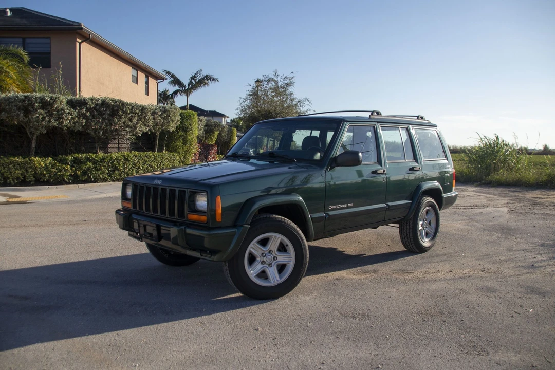 2001 Jeep XJ Cherokee - Image 2 of 31