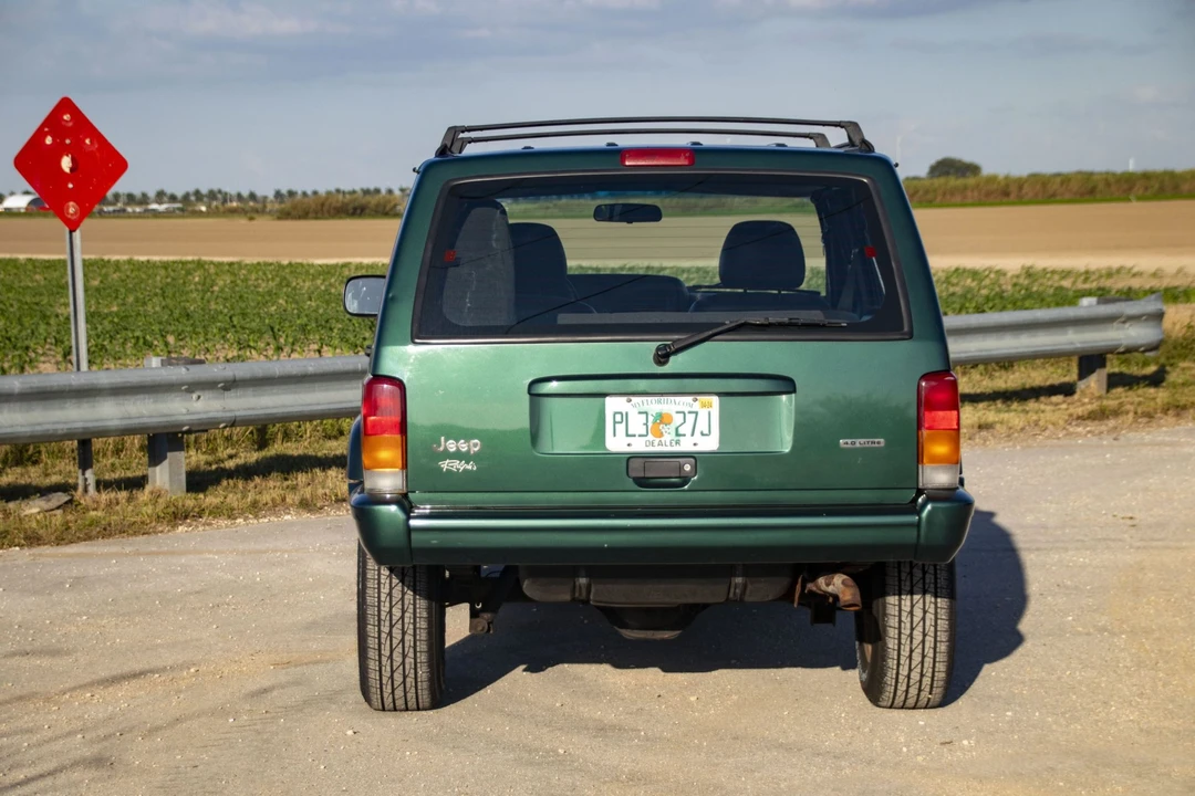 2001 Jeep XJ Cherokee - Image 16 of 31