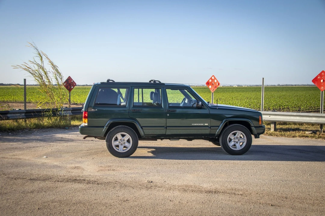 2001 Jeep XJ Cherokee - Image 12 of 31