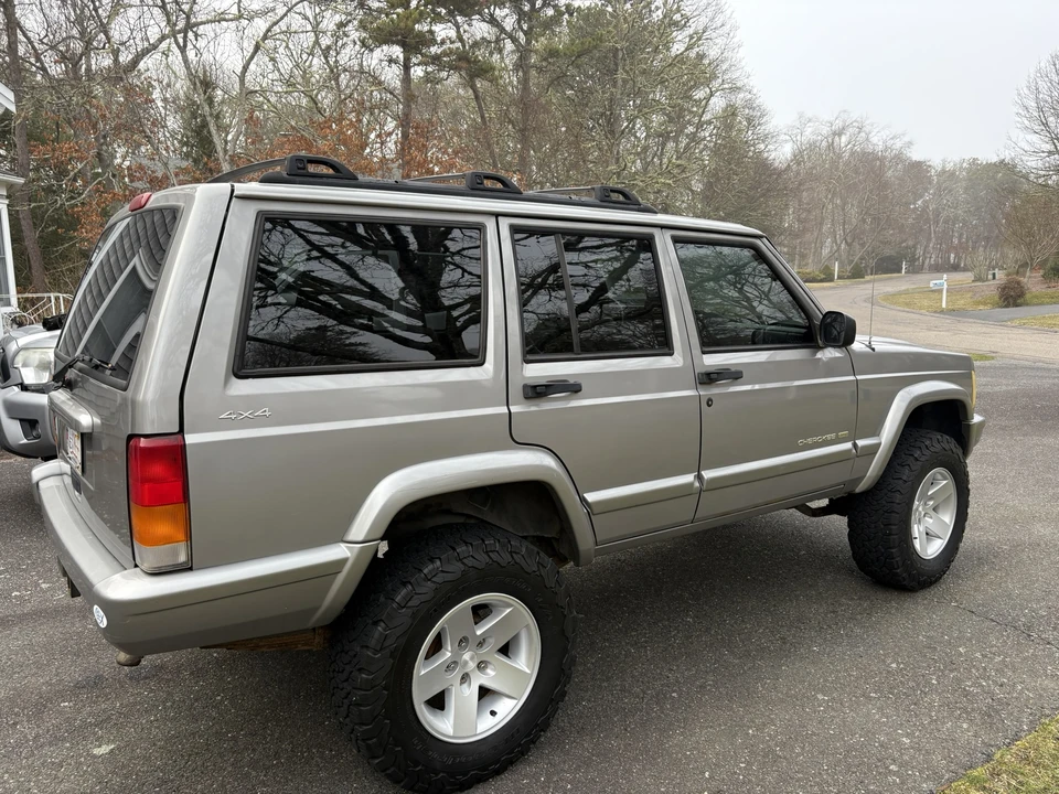 2001 Jeep XJ Cherokee - Image 11 of 31