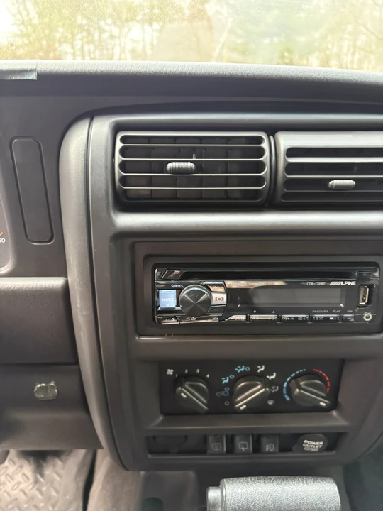 2001 Jeep XJ Cherokee - Image 31 of 31