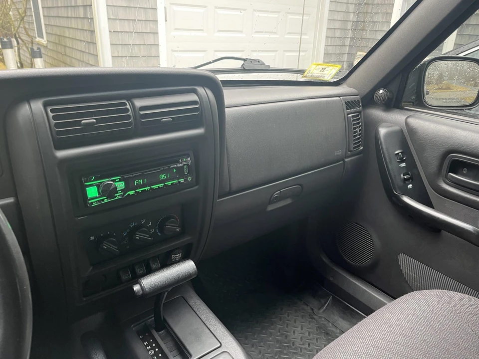 2001 Jeep XJ Cherokee - Image 30 of 31