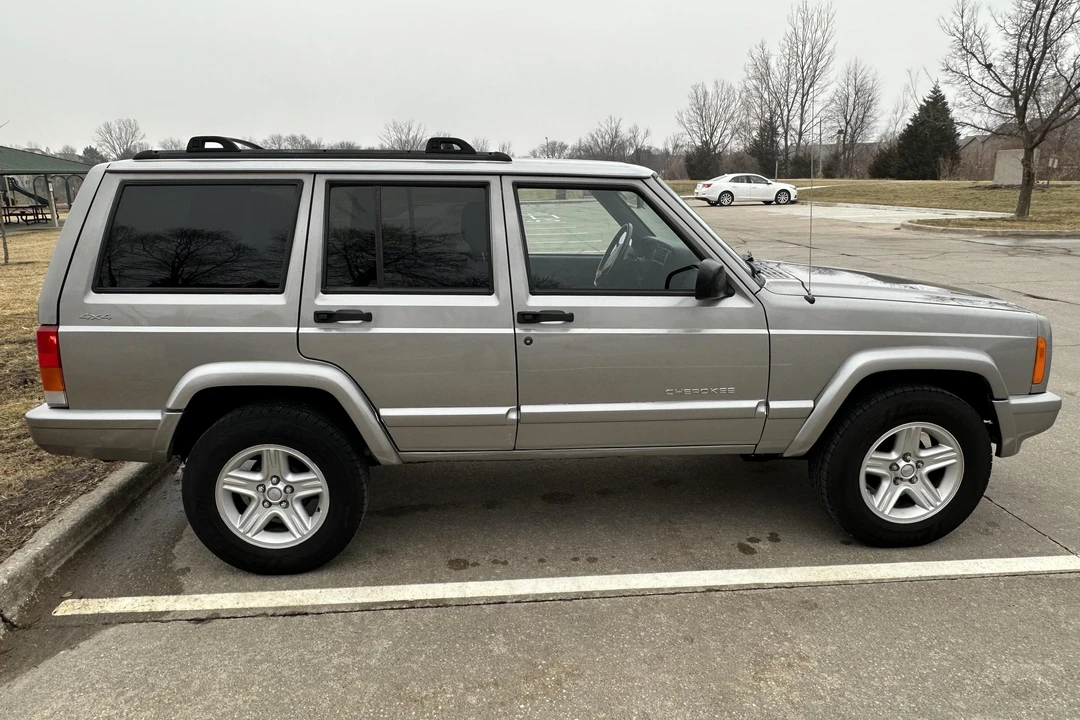 2001 Jeep XJ Cherokee - Image 3 of 6