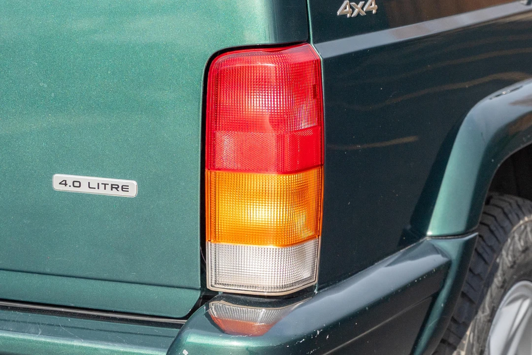 2001 Jeep XJ Cherokee - Image 25 of 31