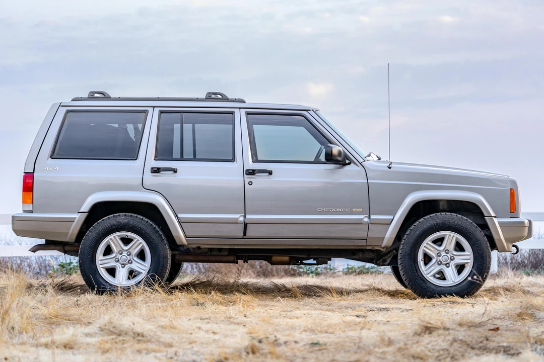 2001 Jeep XJ Cherokee - Image 3 of 31
