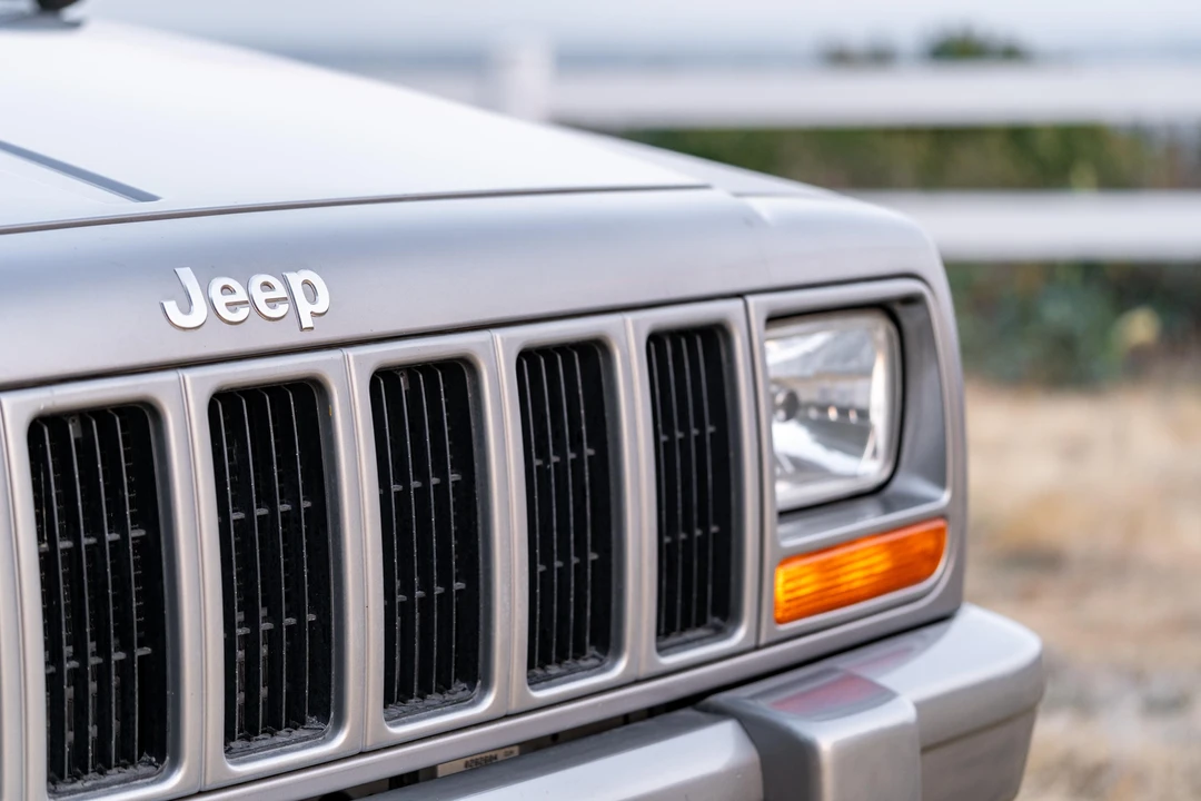 2001 Jeep XJ Cherokee - Image 9 of 31