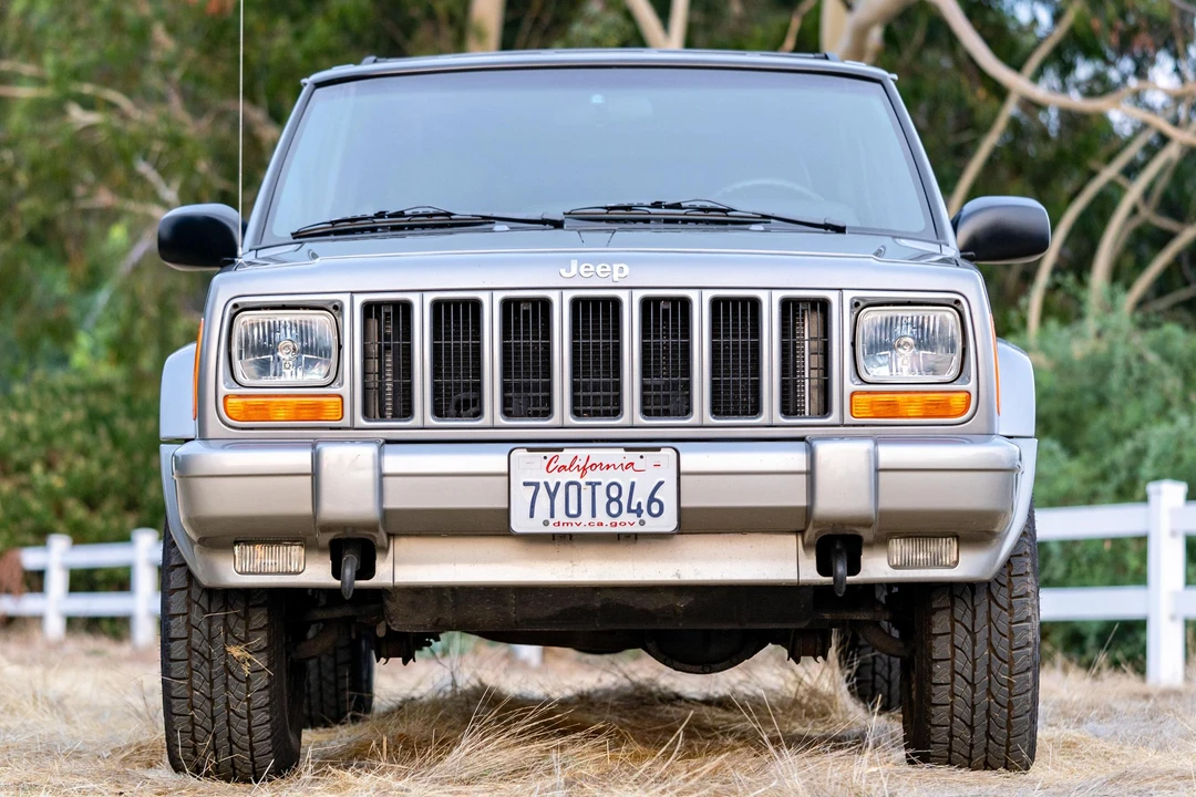 2001 Jeep XJ Cherokee - Image 2 of 31