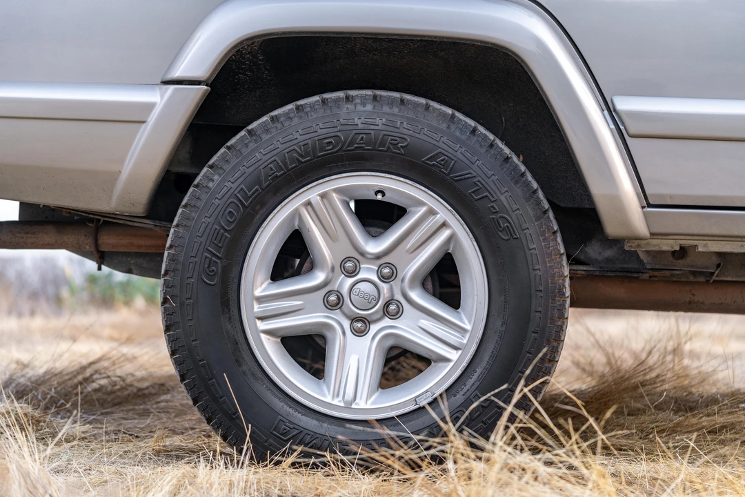 2001 Jeep XJ Cherokee - Image 25 of 31