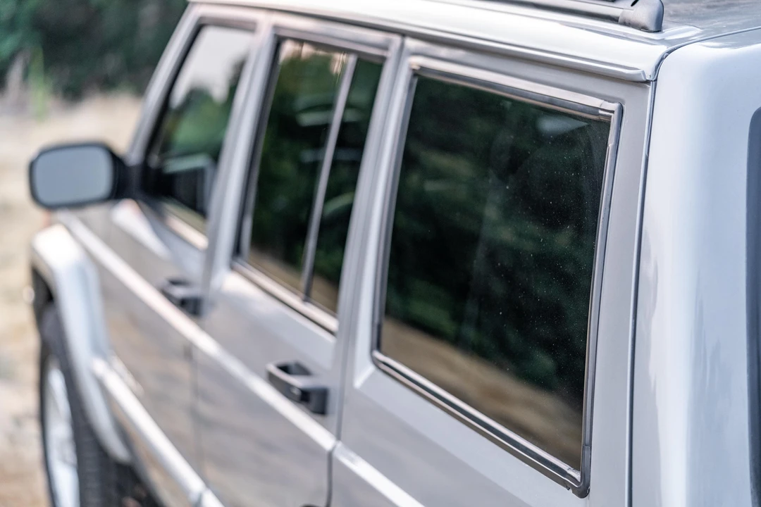 2001 Jeep XJ Cherokee - Image 10 of 31