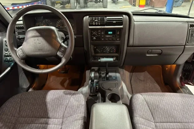 2001 Jeep XJ Cherokee - Image 9 of 10