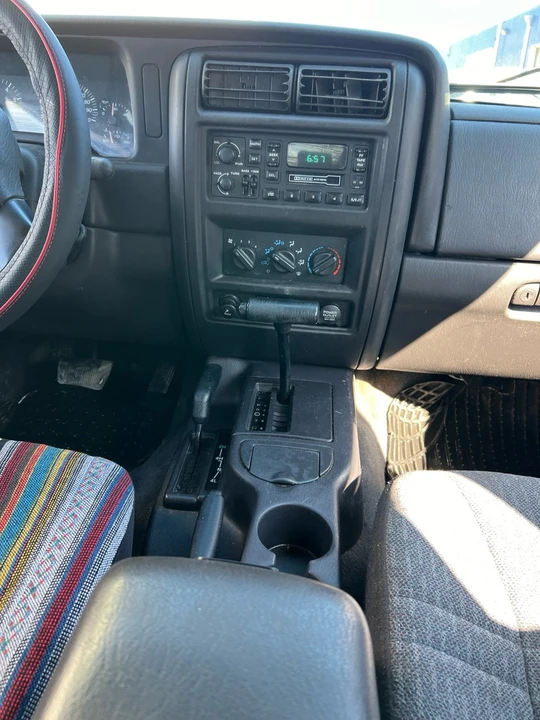2001 Jeep XJ Cherokee - Image 14 of 21