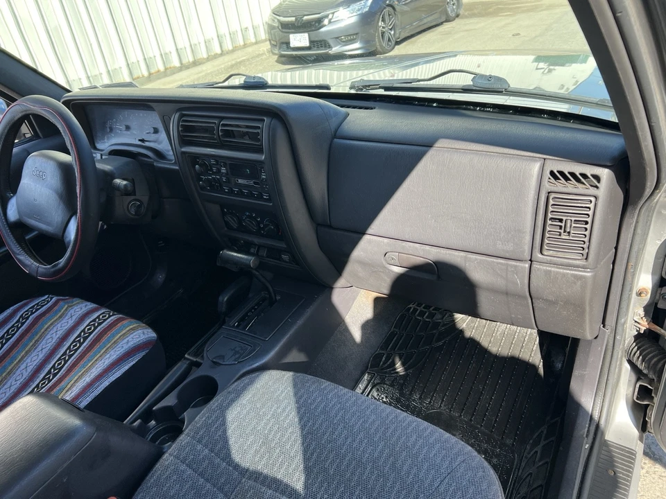 2001 Jeep XJ Cherokee - Image 18 of 21