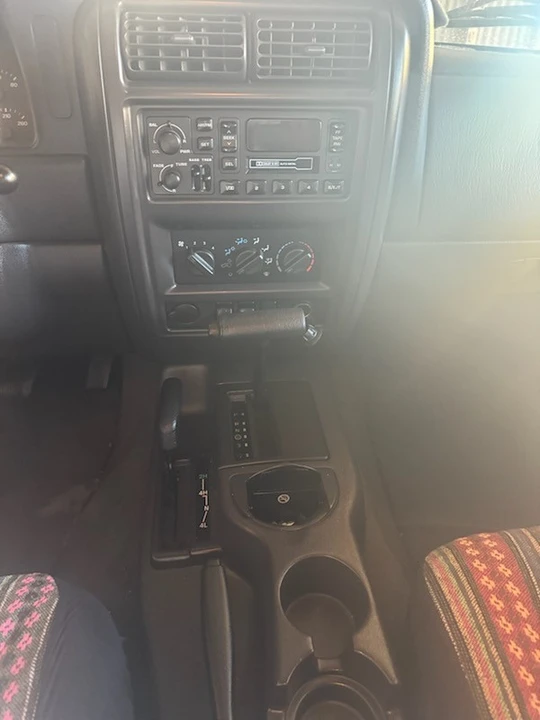 2001 Jeep XJ Cherokee - Image 5 of 15