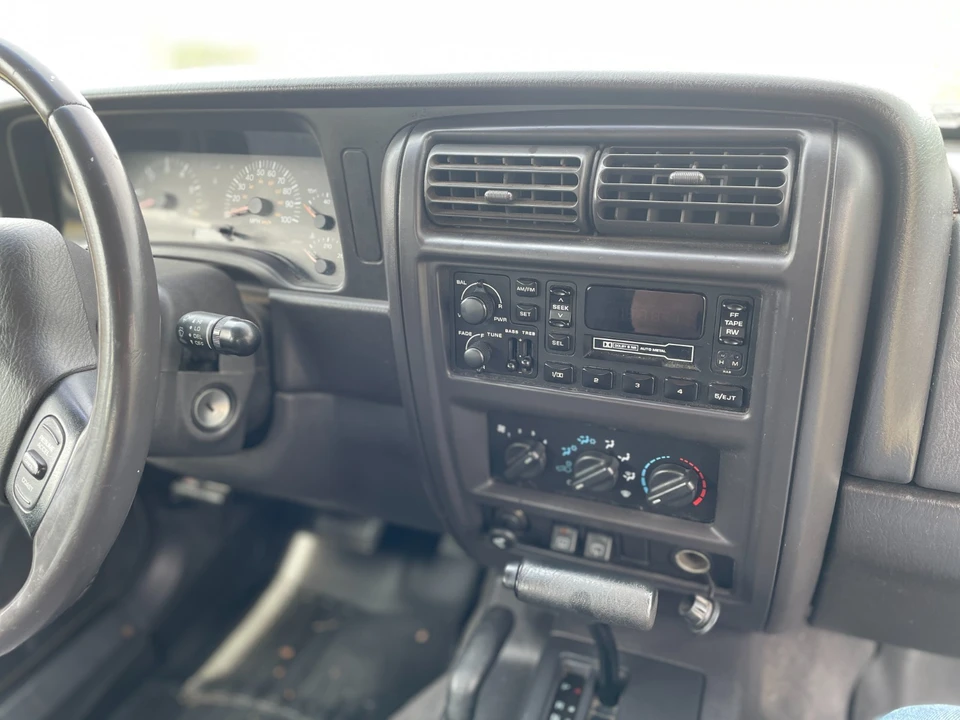 2001 Jeep XJ Cherokee - Image 18 of 20