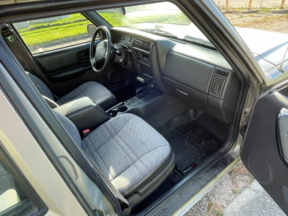 2001 Jeep XJ Cherokee - Image 11 of 20