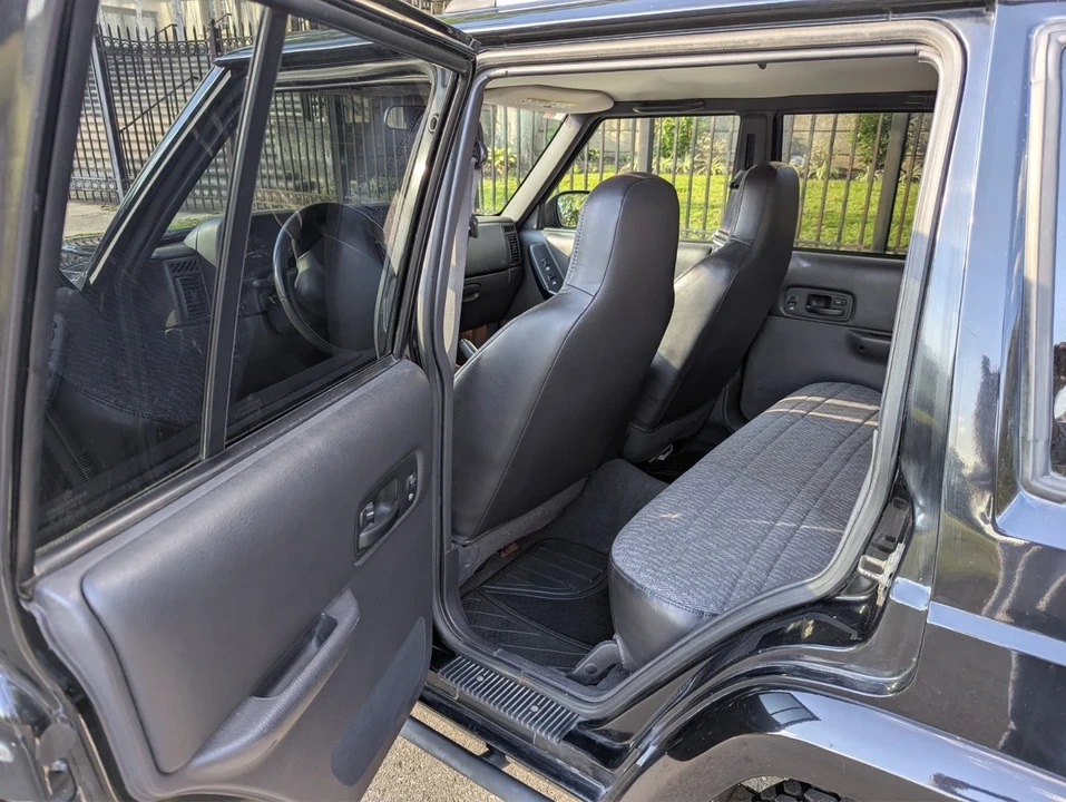 2001 Jeep XJ Cherokee - Image 10 of 21