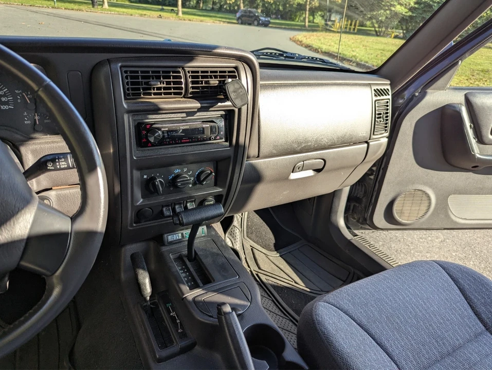 2001 Jeep XJ Cherokee - Image 15 of 21