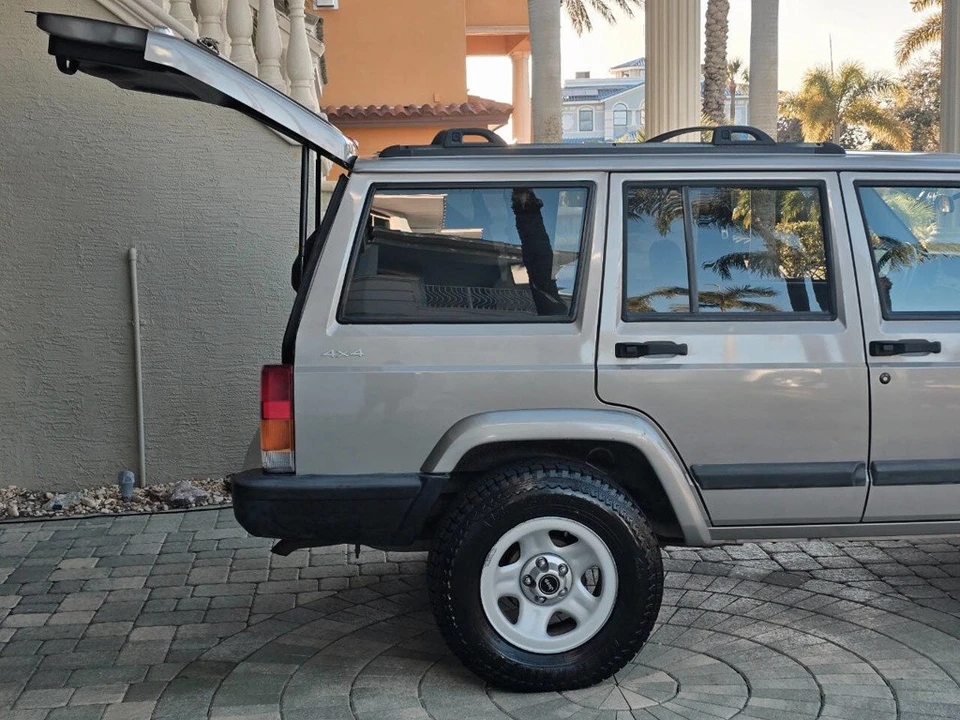 2001 Jeep XJ Cherokee - Image 9 of 21