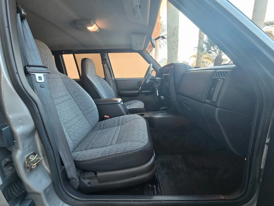 2001 Jeep XJ Cherokee - Image 16 of 21