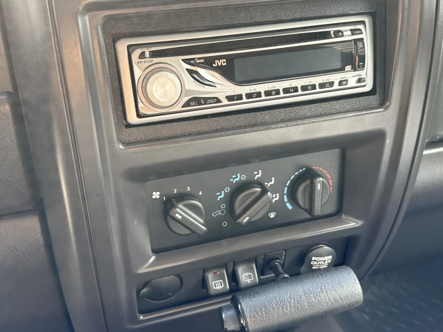 2001 Jeep XJ Cherokee - Image 20 of 31