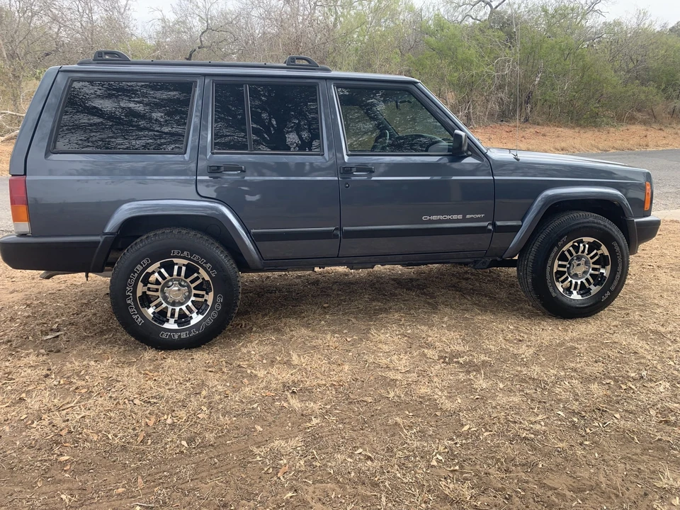 2001 Jeep XJ Cherokee - Image 9 of 31