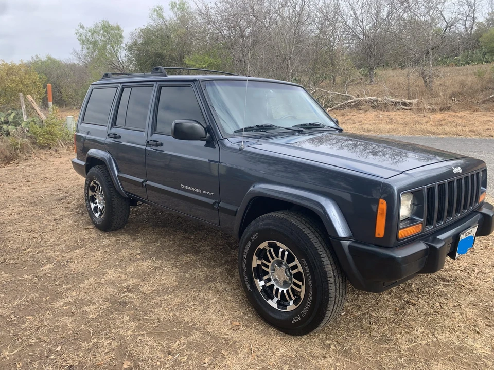 2001 Jeep XJ Cherokee - Image 2 of 31