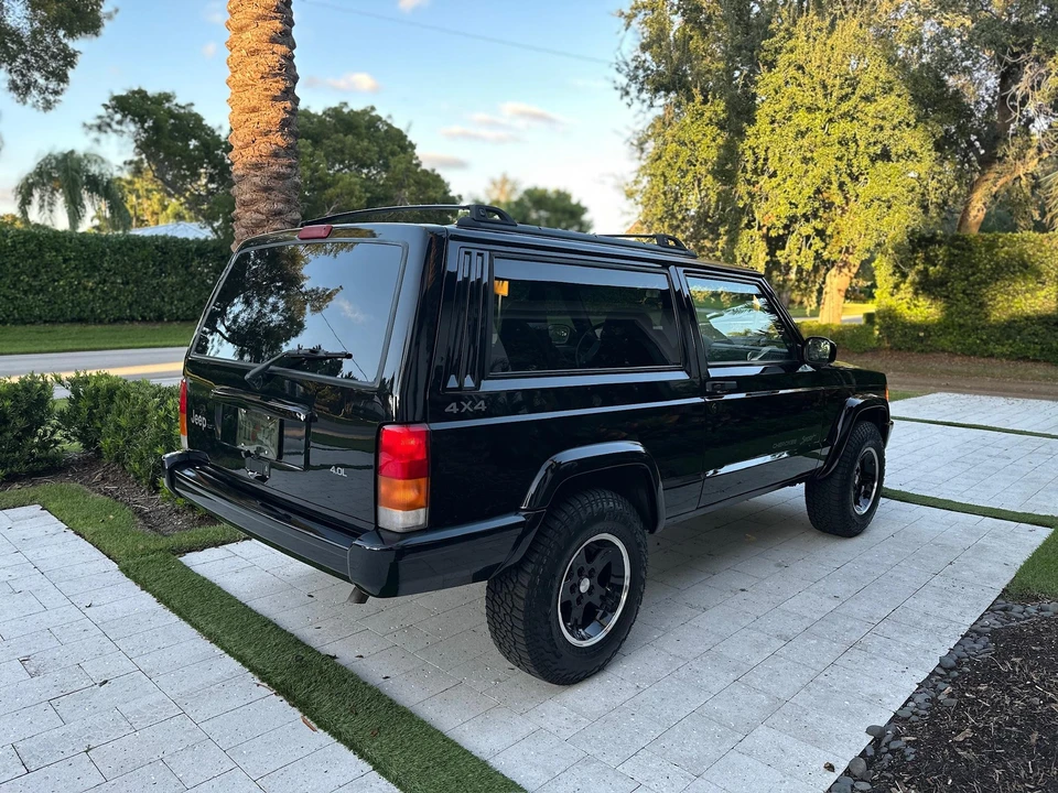 2001 Jeep XJ Cherokee - Image 25 of 31
