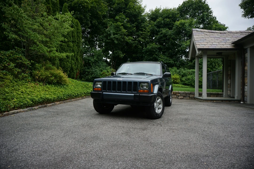 2001 Jeep XJ Cherokee - Image 2 of 31