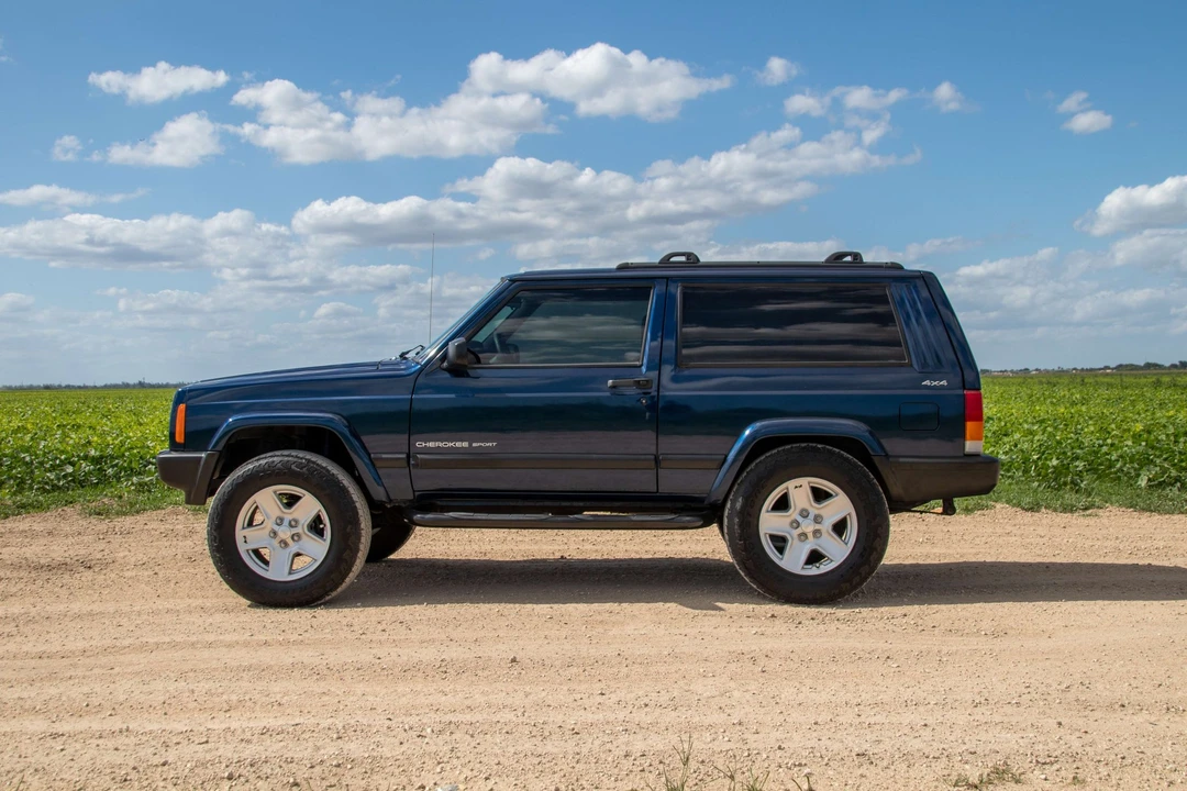 2001 Jeep XJ Cherokee - Image 17 of 31