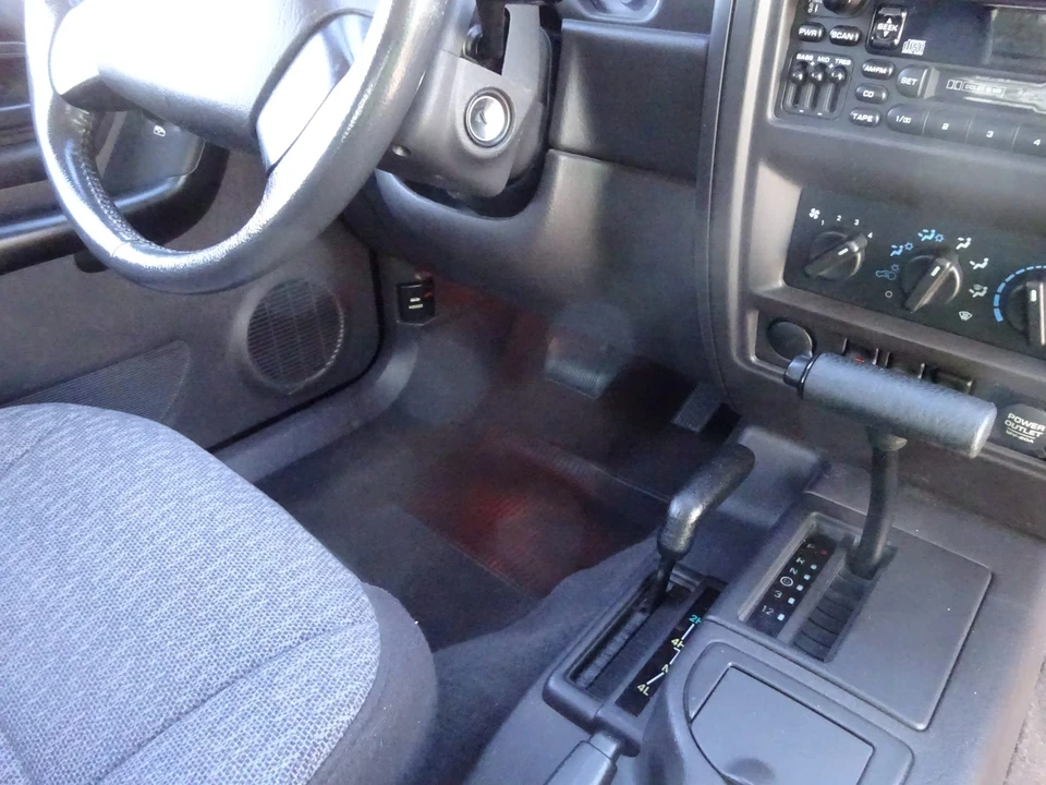 2001 Jeep XJ Cherokee - Image 17 of 31