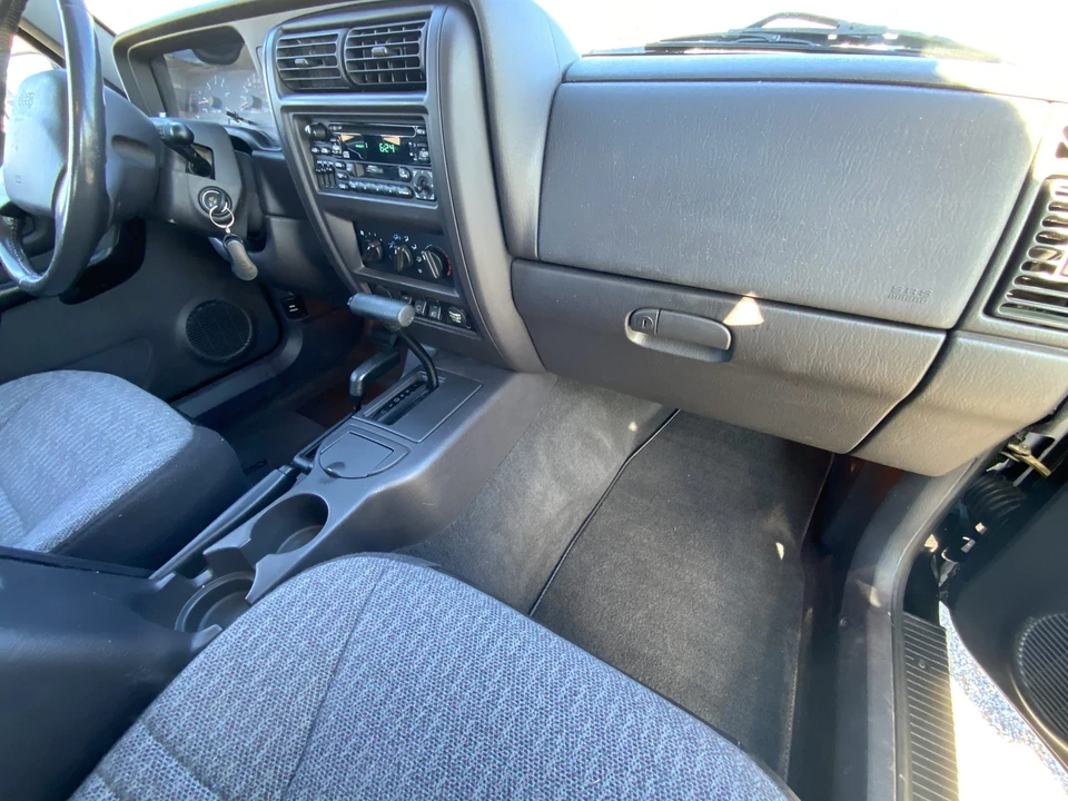 2001 Jeep XJ Cherokee - Image 18 of 31