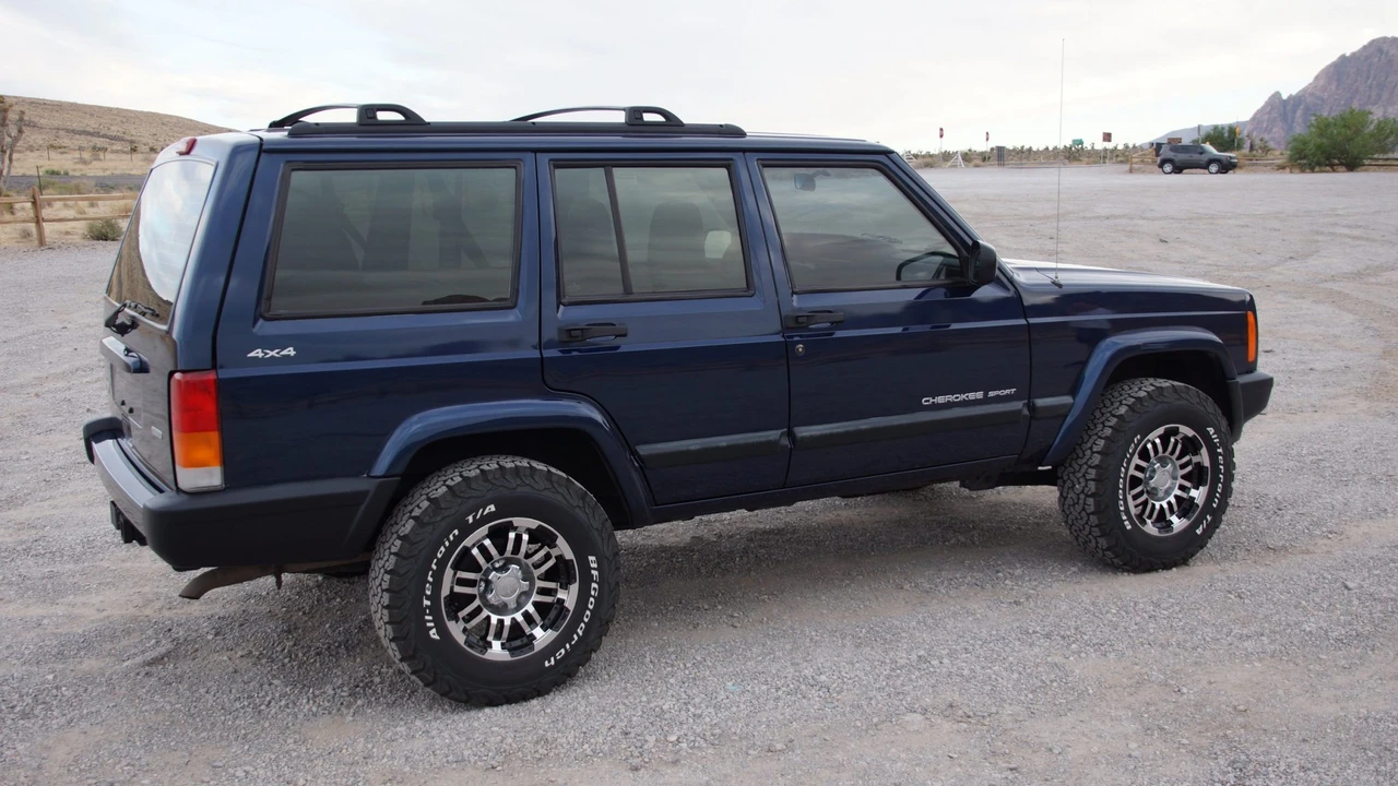 2001 Jeep XJ Cherokee - Image 11 of 31