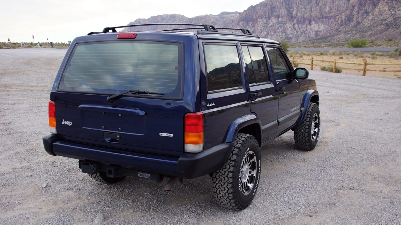 2001 Jeep XJ Cherokee - Image 12 of 31