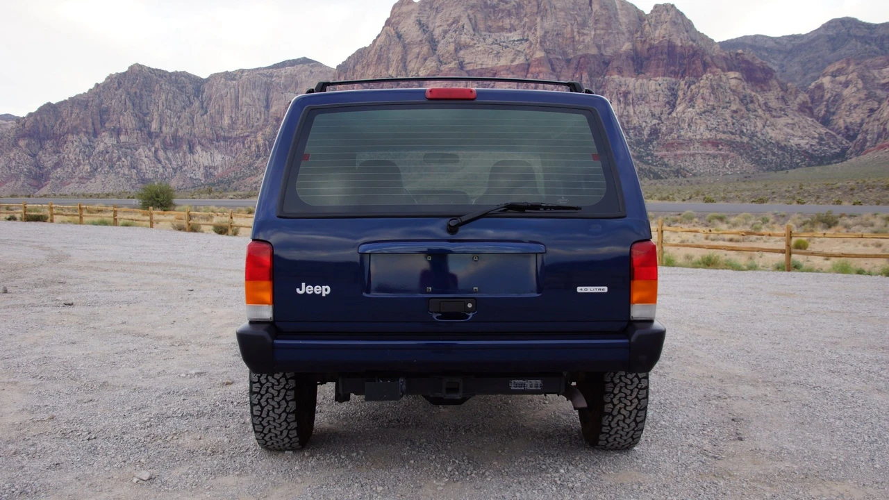 2001 Jeep XJ Cherokee - Image 13 of 31