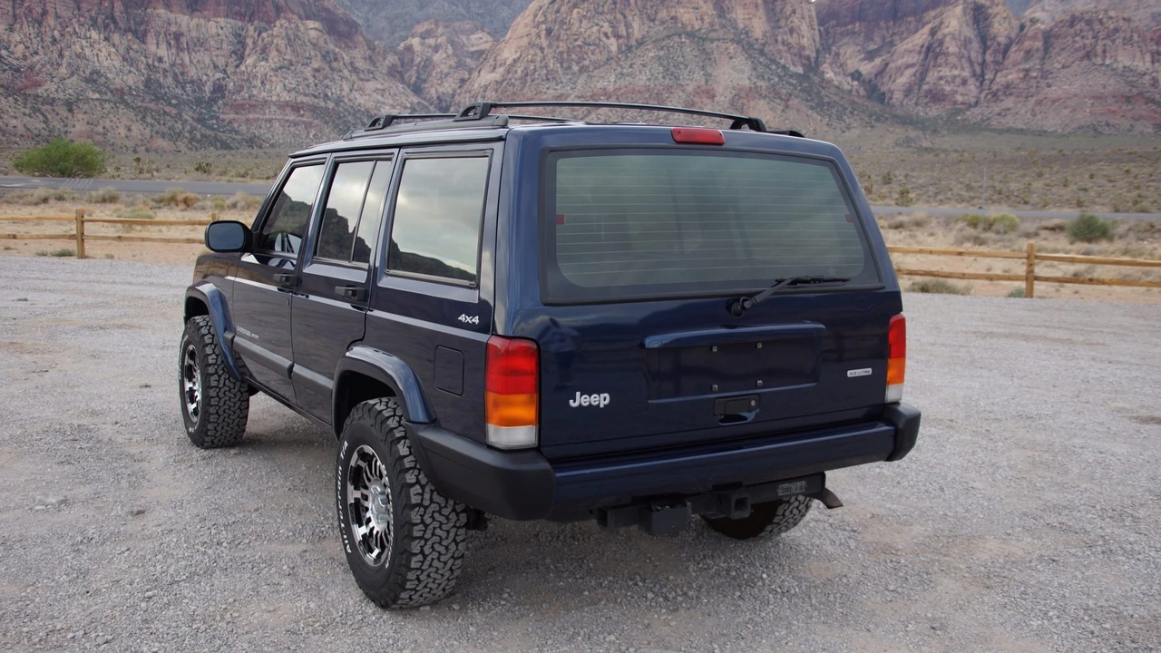 2001 Jeep XJ Cherokee - Image 14 of 31