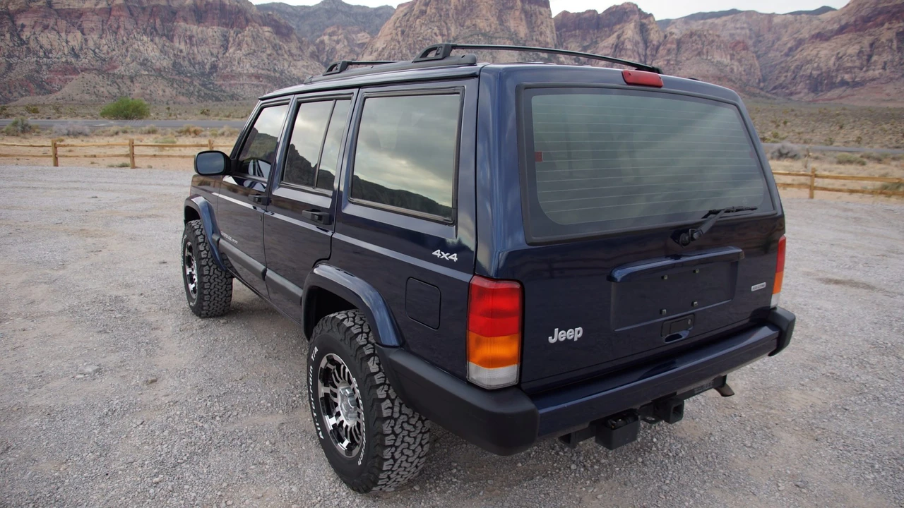 2001 Jeep XJ Cherokee - Image 15 of 31
