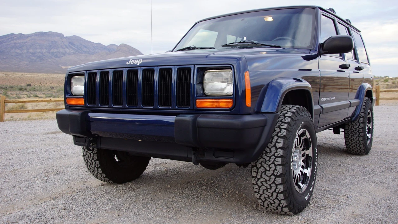 2001 Jeep XJ Cherokee - Image 2 of 31