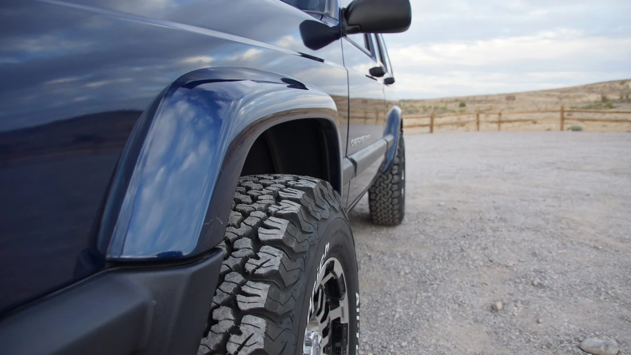 2001 Jeep XJ Cherokee - Image 24 of 31