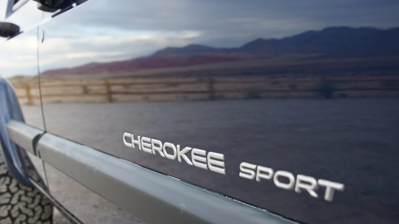 2001 Jeep XJ Cherokee - Image 25 of 31